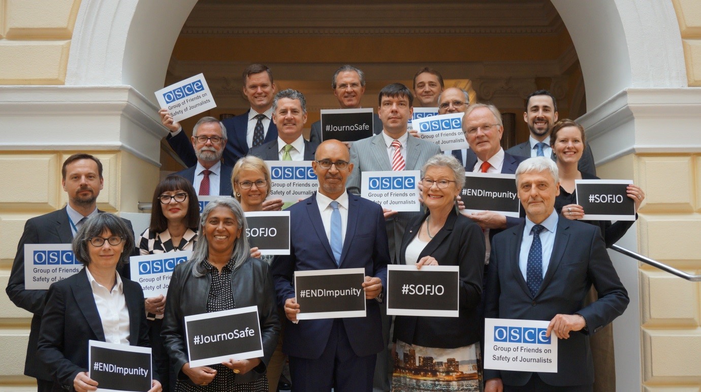 En rekke ambassadører til OSSE samles for å uttrykke støtte til journalisters trygghet